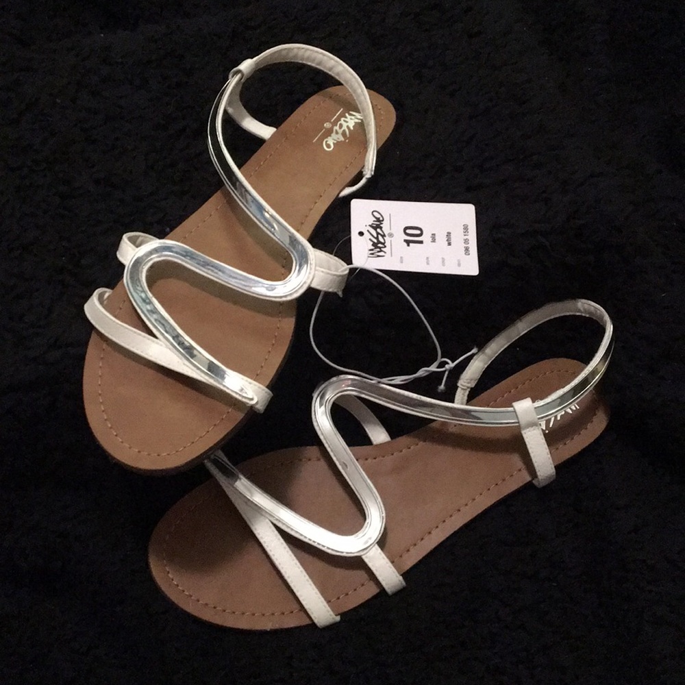Sandals - Picture 2 of 4